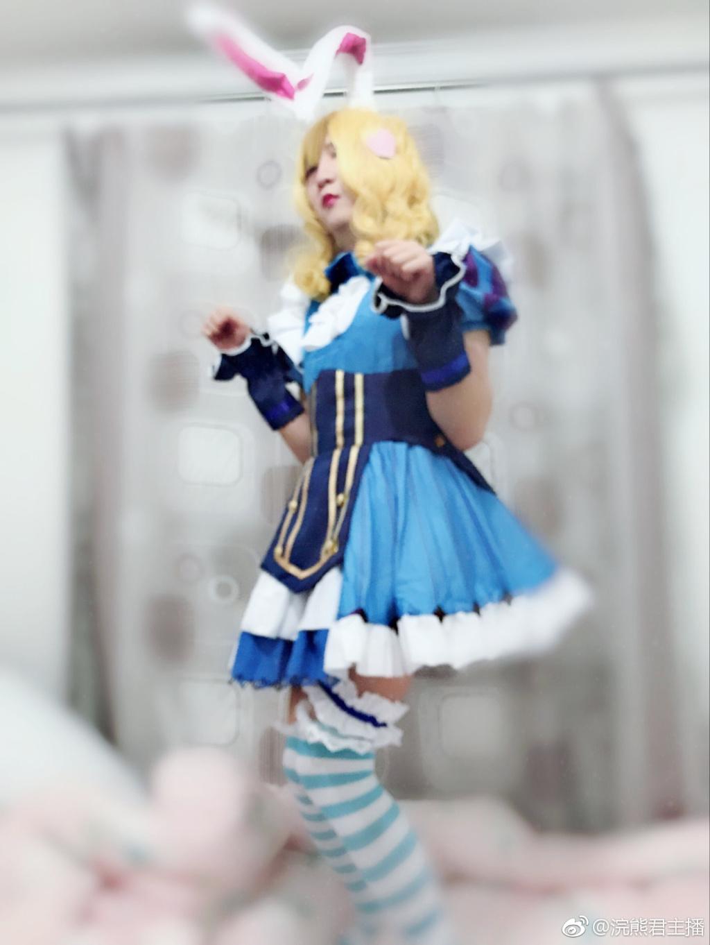 浣熊君最新cosplay照片男扮女装毫无破绽20p