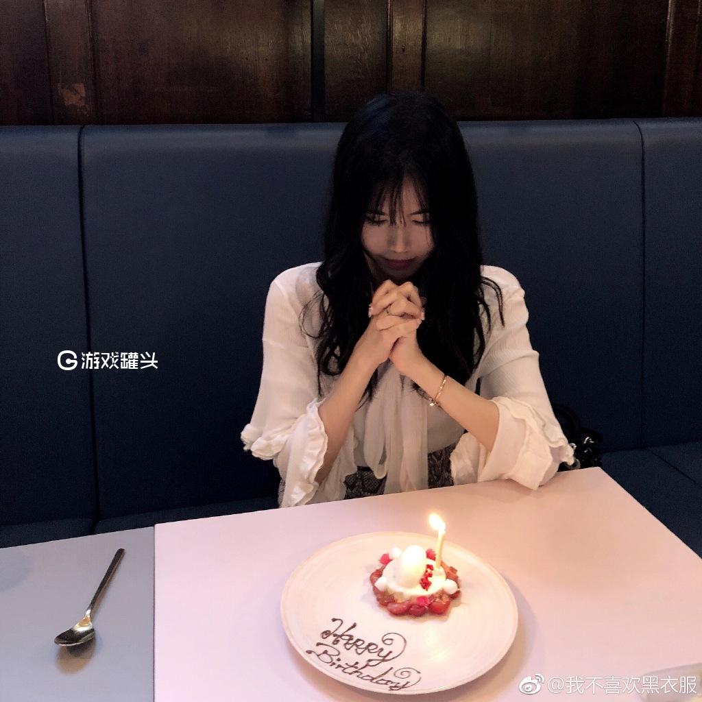 久哥女朋友王雨凝照片:https/weibo.