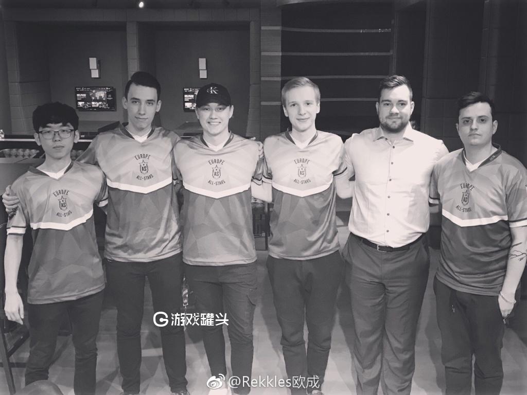 rekkles欧成最新帅气照片黑白格调的欧成小哥哥帅炸了20p