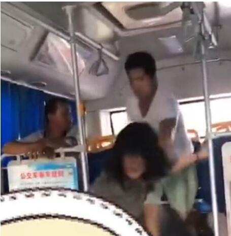 中山公交车事件中疑似被猥亵的女生和施暴男子他们的关系竟是 警方已澄清